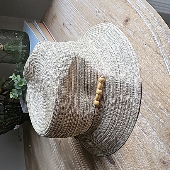 Croft & Barrow Beach Hat - like new condition - Picture 1 of 7